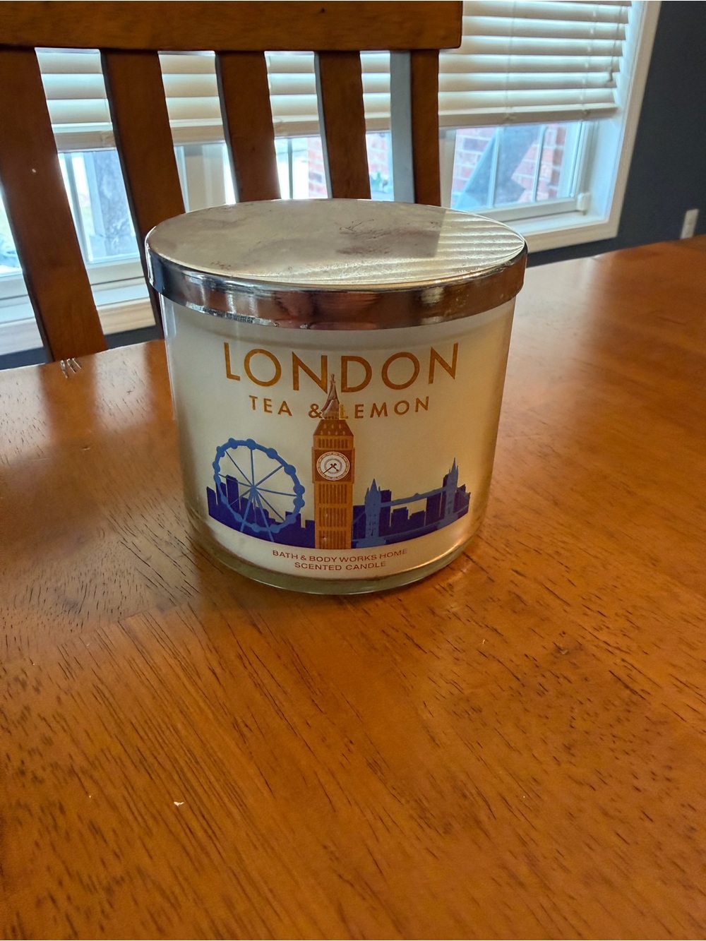 BBW Bath & Body Works London Tea and Lemon clear Glass with design 3 wick 14.5